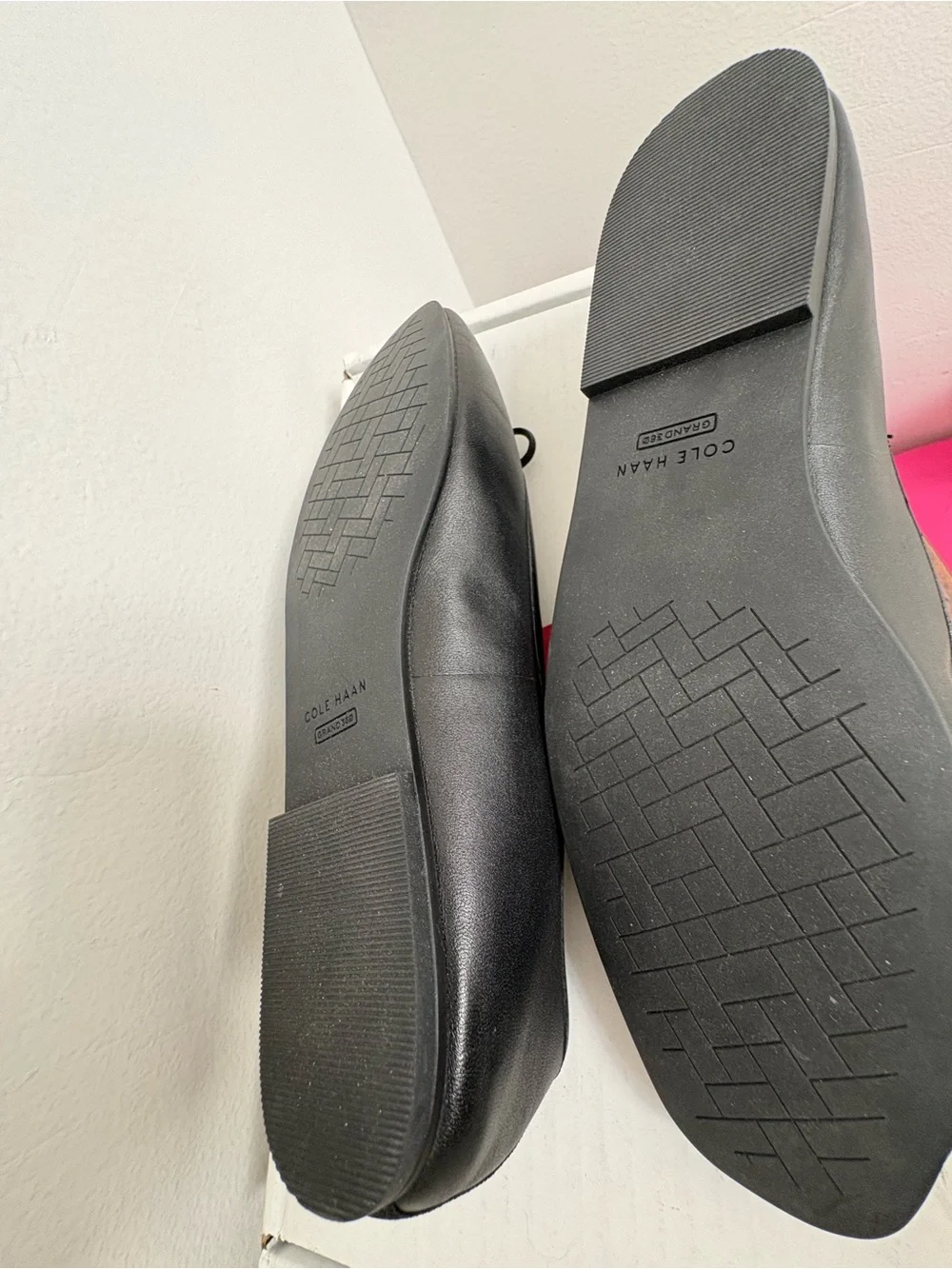 Cole Haan Grand.360 Black Leather Ballet Flats Bow Slip On  display picture 1